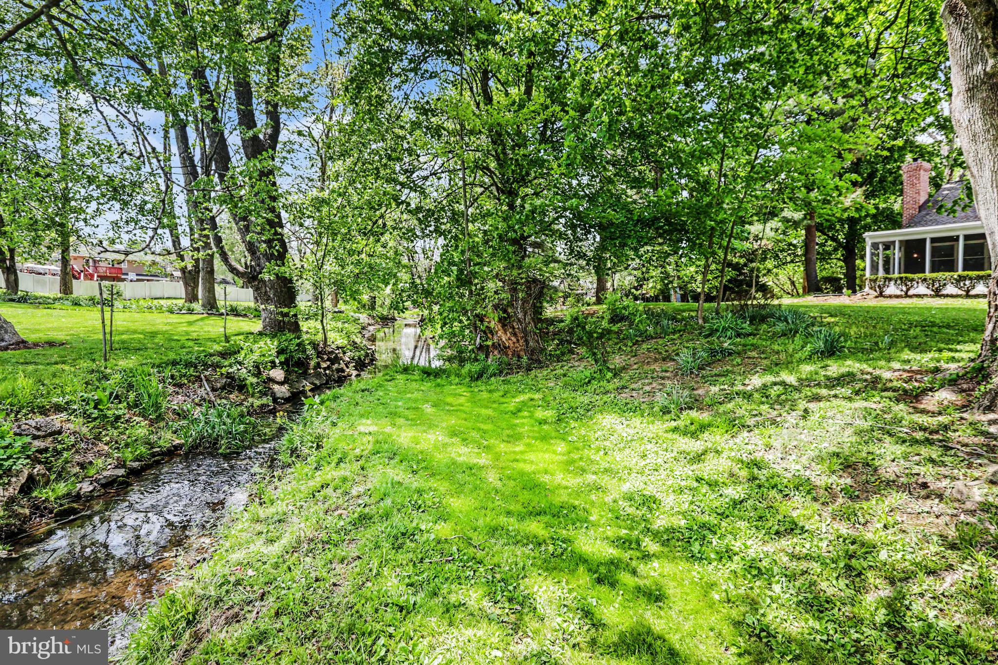 1121 GREEN TREE ROAD