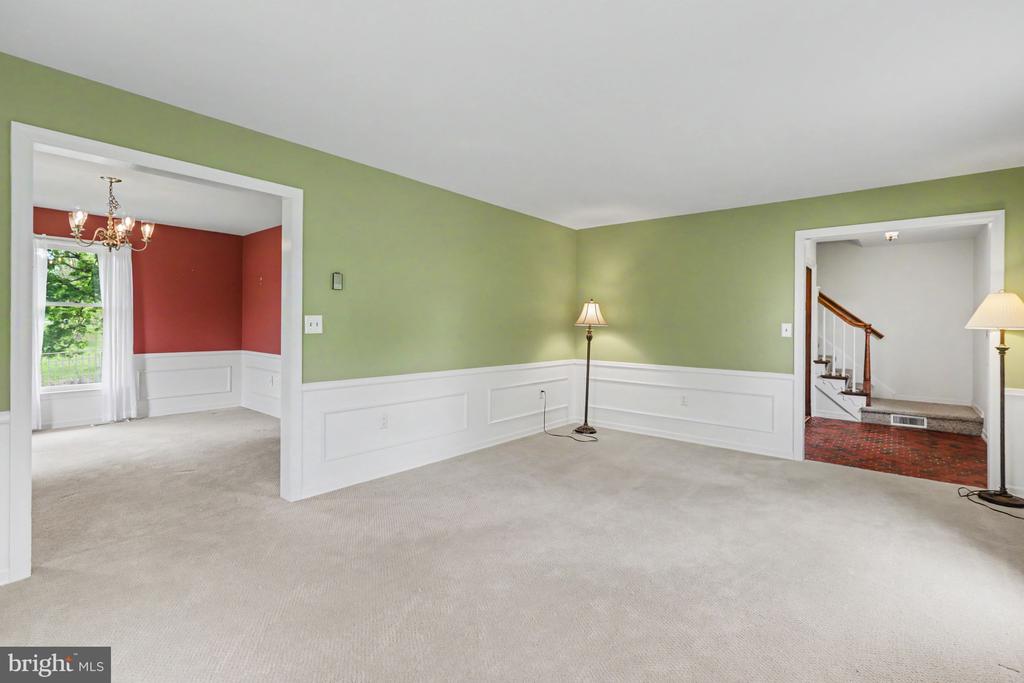 1121 GREEN TREE ROAD