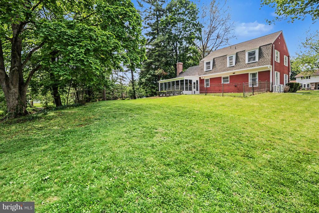 1121 GREEN TREE ROAD