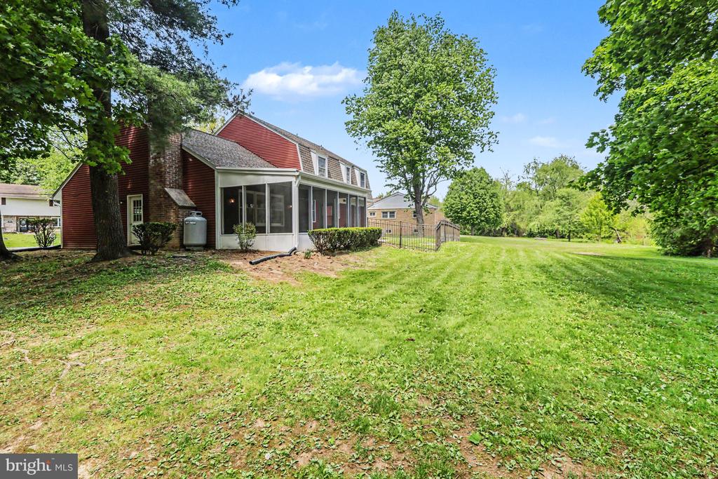 1121 GREEN TREE ROAD