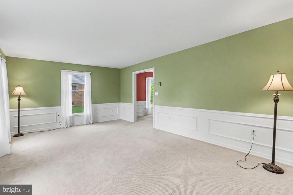 1121 GREEN TREE ROAD