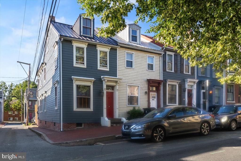 418 BOAS STREET