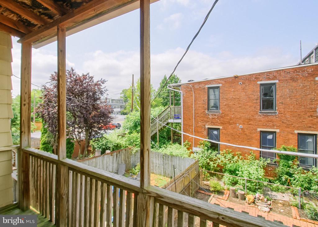 232 PEFFER STREET