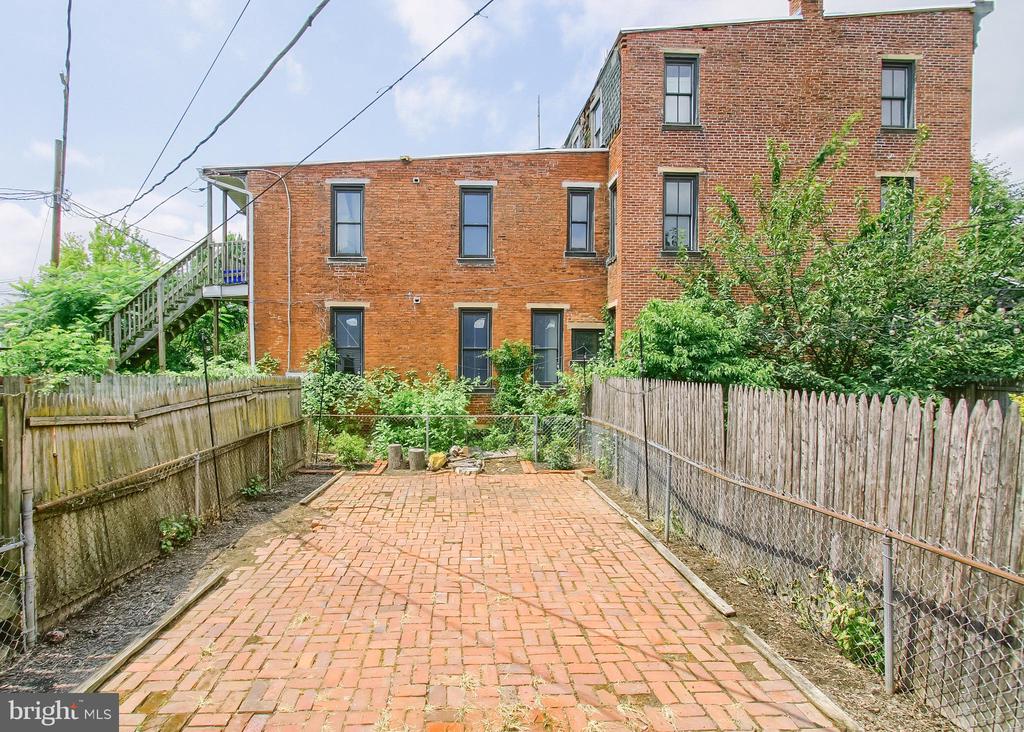 232 PEFFER STREET