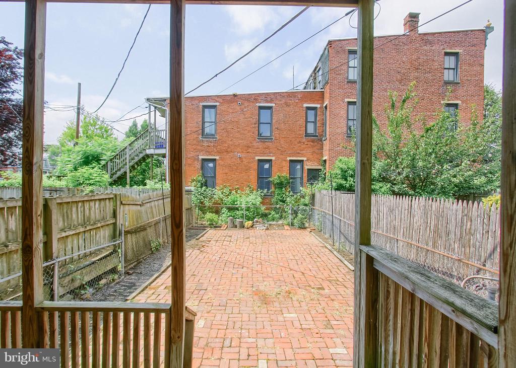 232 PEFFER STREET