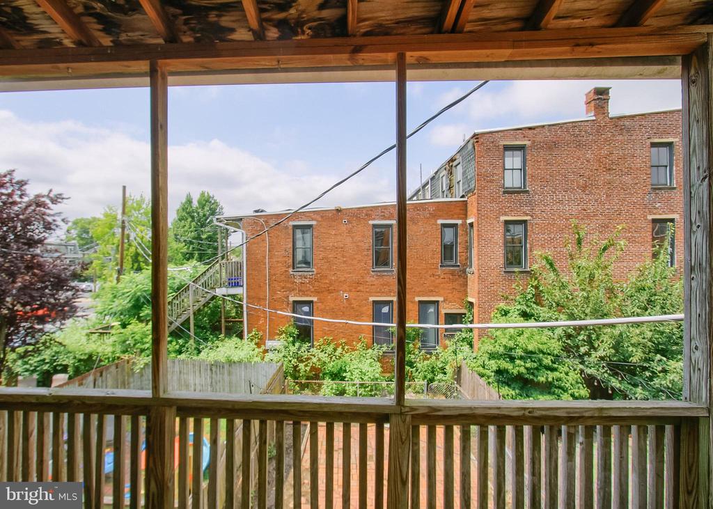 232 PEFFER STREET