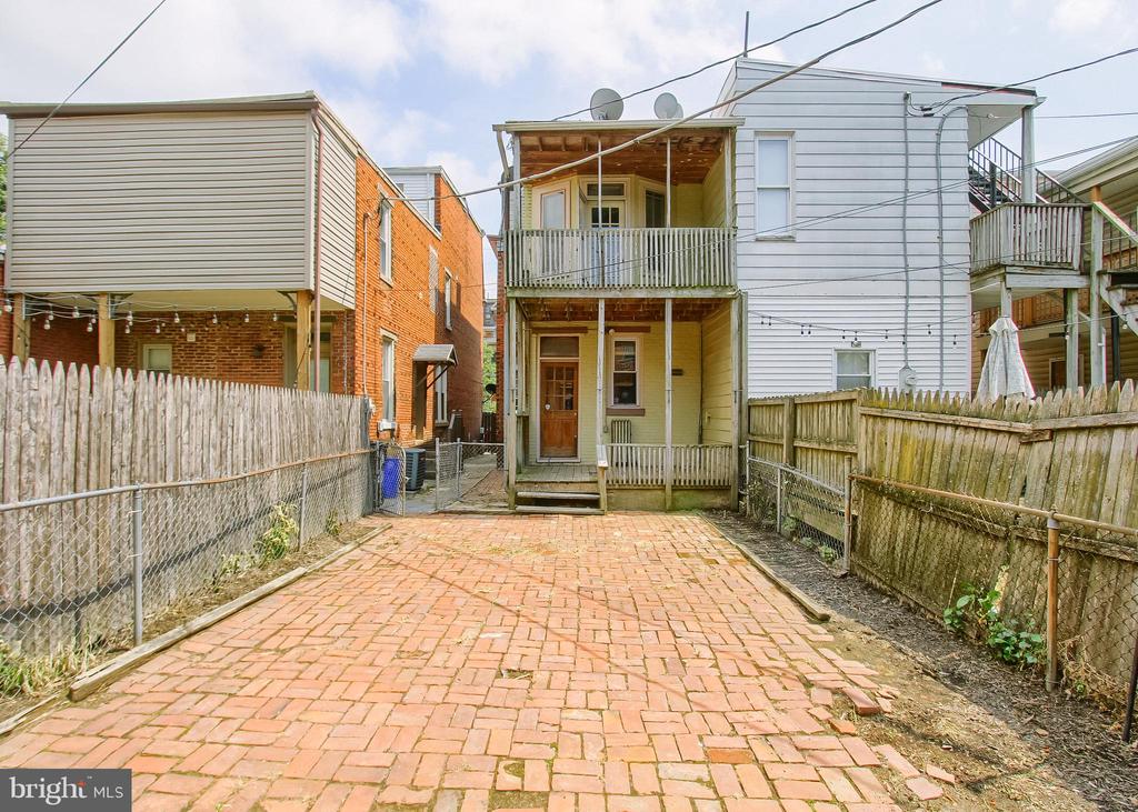 232 PEFFER STREET