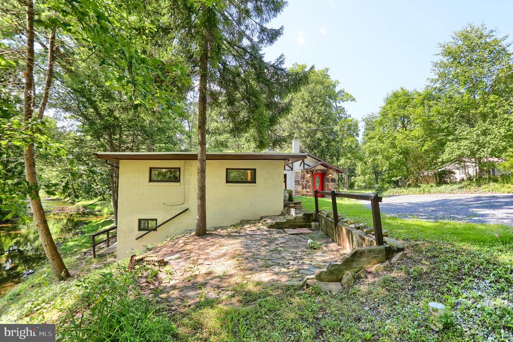 411 SPEECE LANE