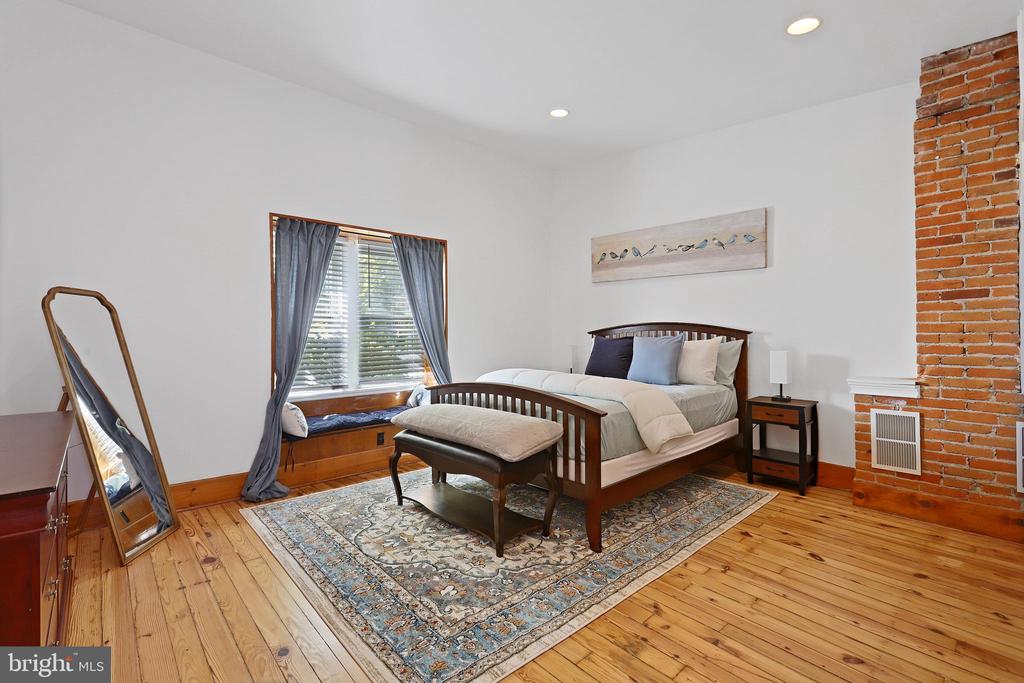 1511 PENN STREET