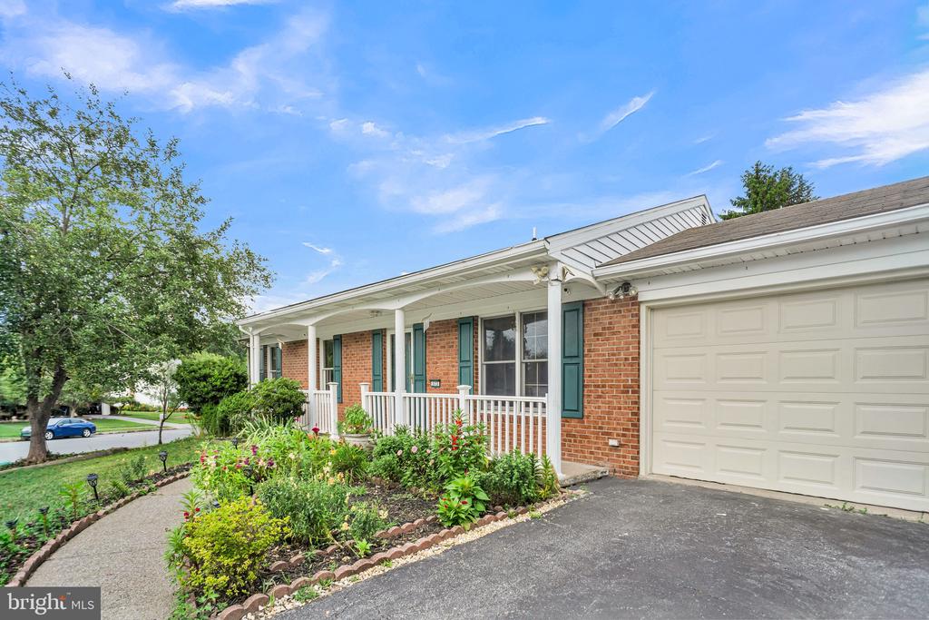 573 WELLINGTON ROAD