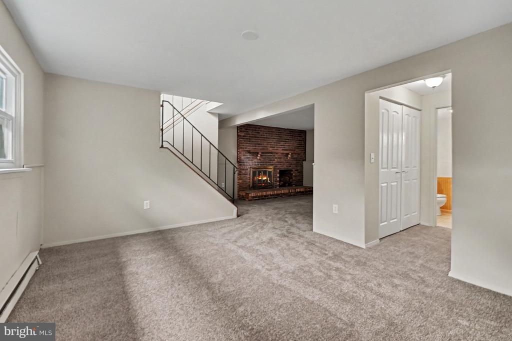 1519 WANDERING WAY
