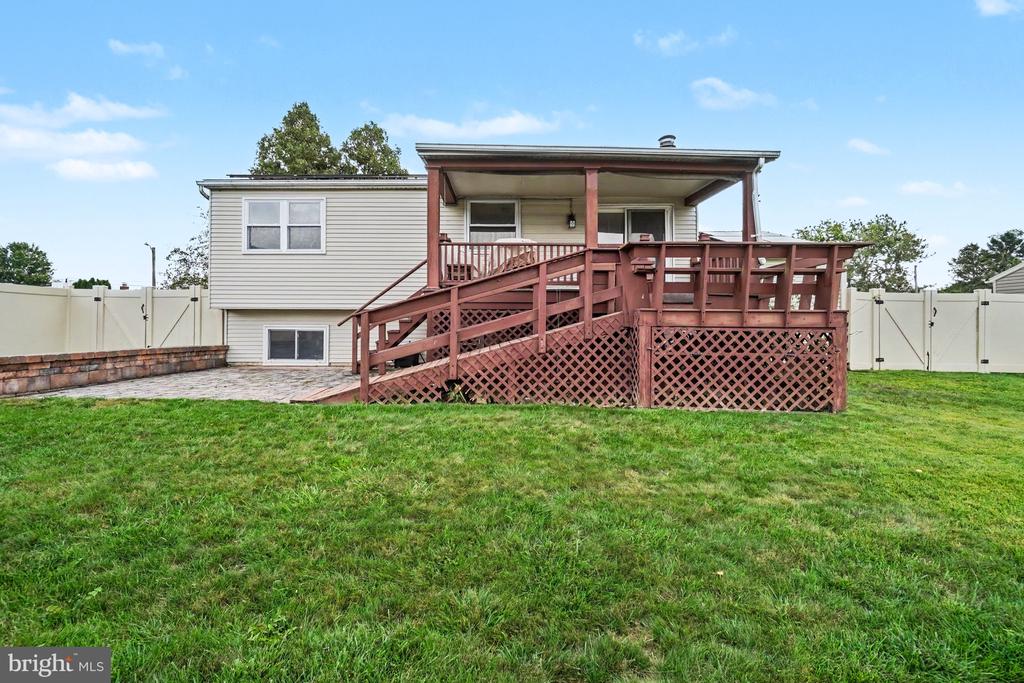 1519 WANDERING WAY