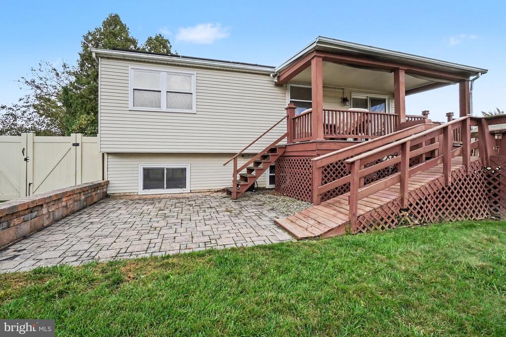 1519 WANDERING WAY