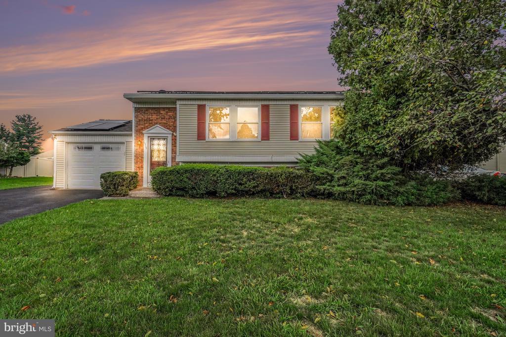 1519 WANDERING WAY