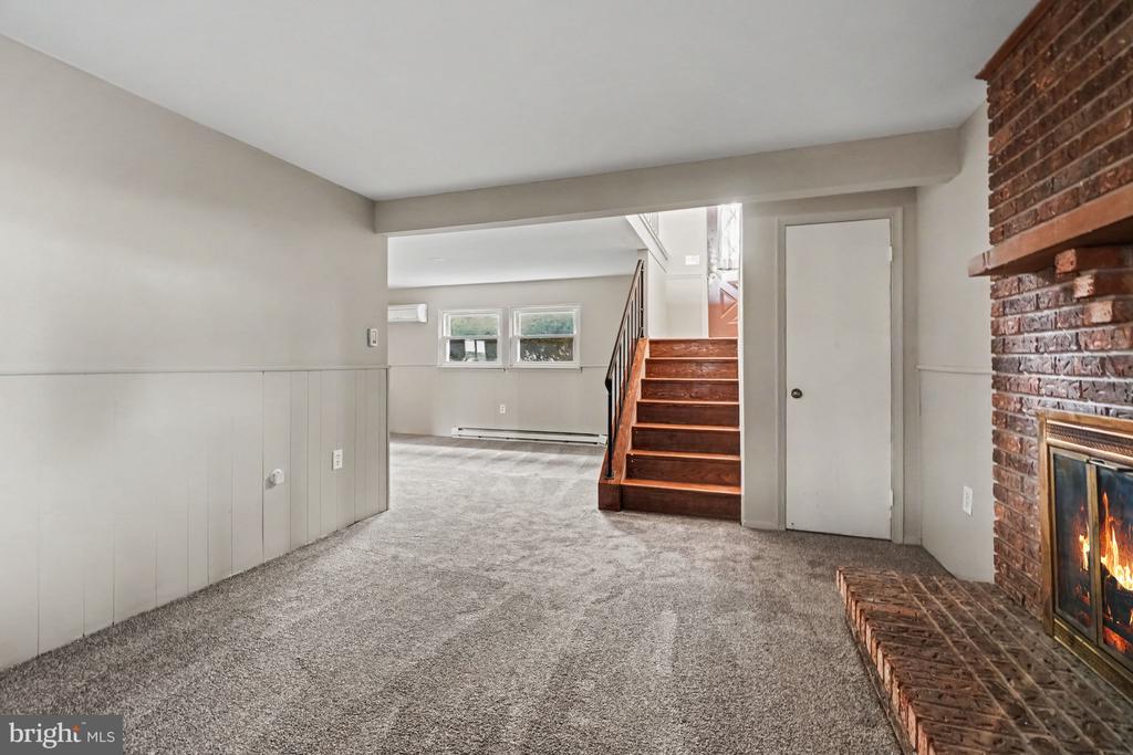 1519 WANDERING WAY