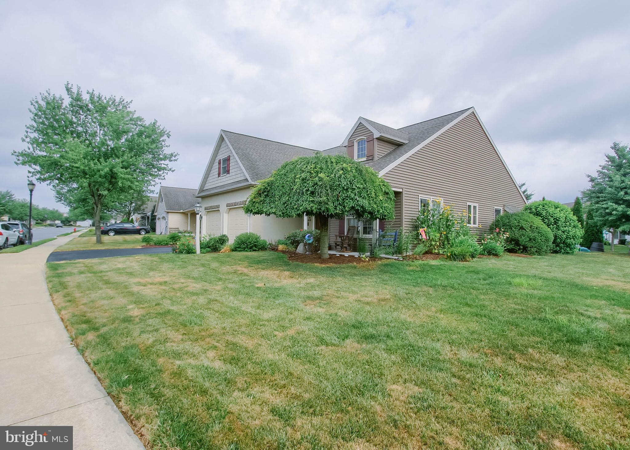 1017 CAMBRIDGE DRIVE