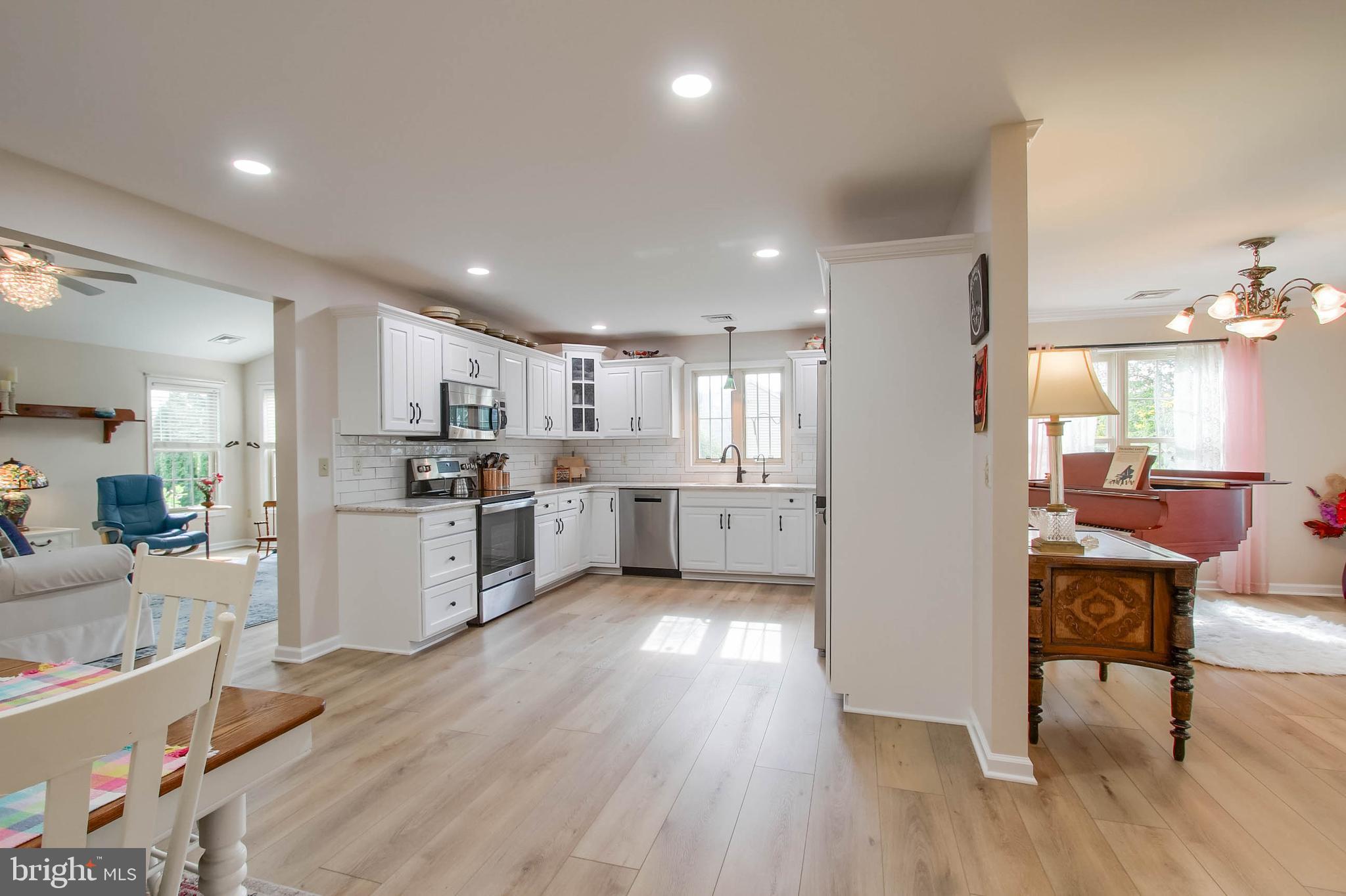 1017 CAMBRIDGE DRIVE