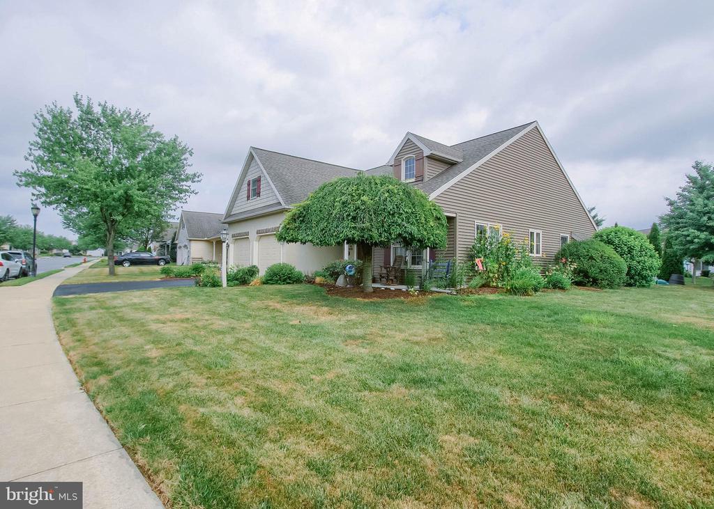 1017 CAMBRIDGE DRIVE