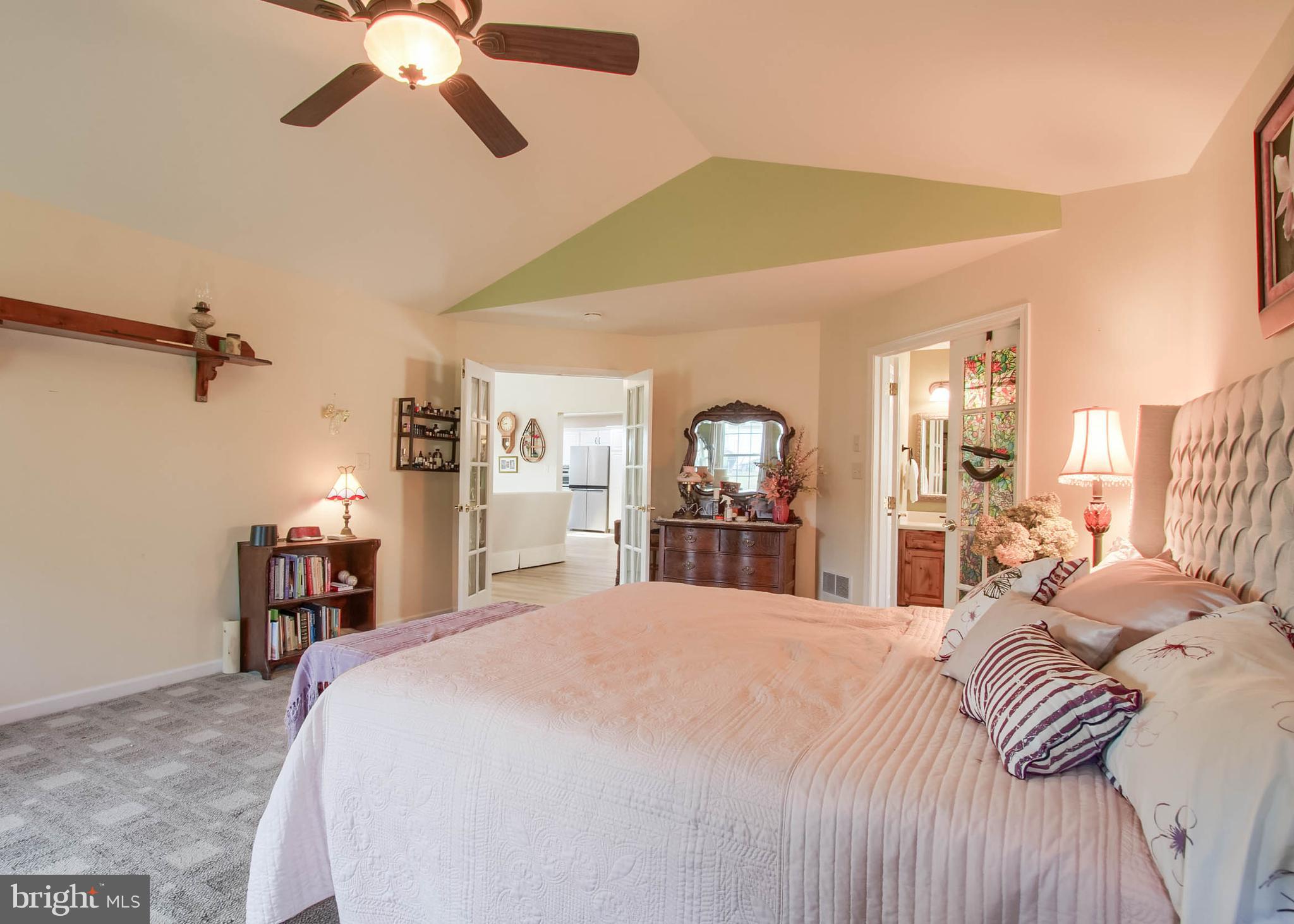 1017 CAMBRIDGE DRIVE