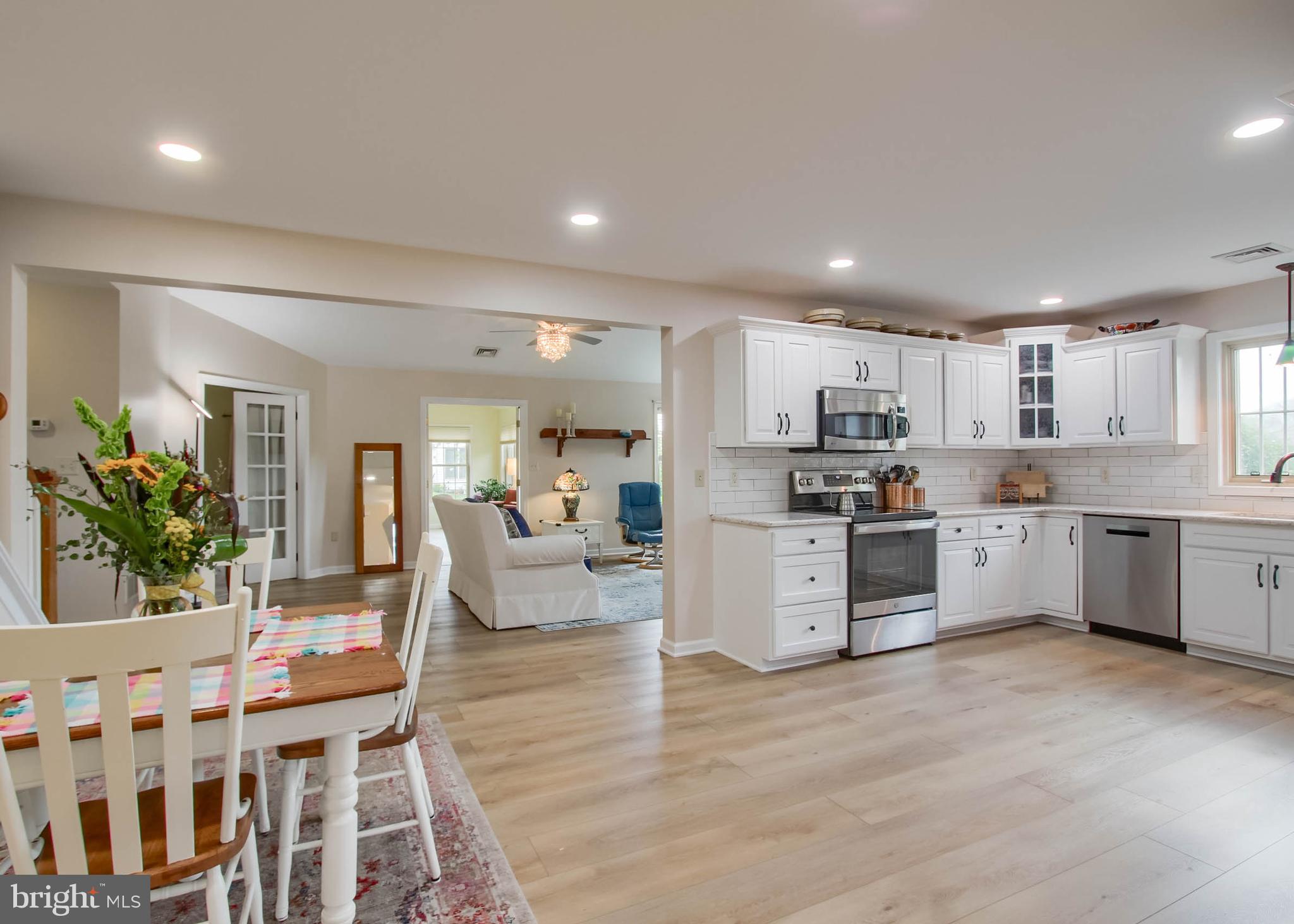 1017 CAMBRIDGE DRIVE