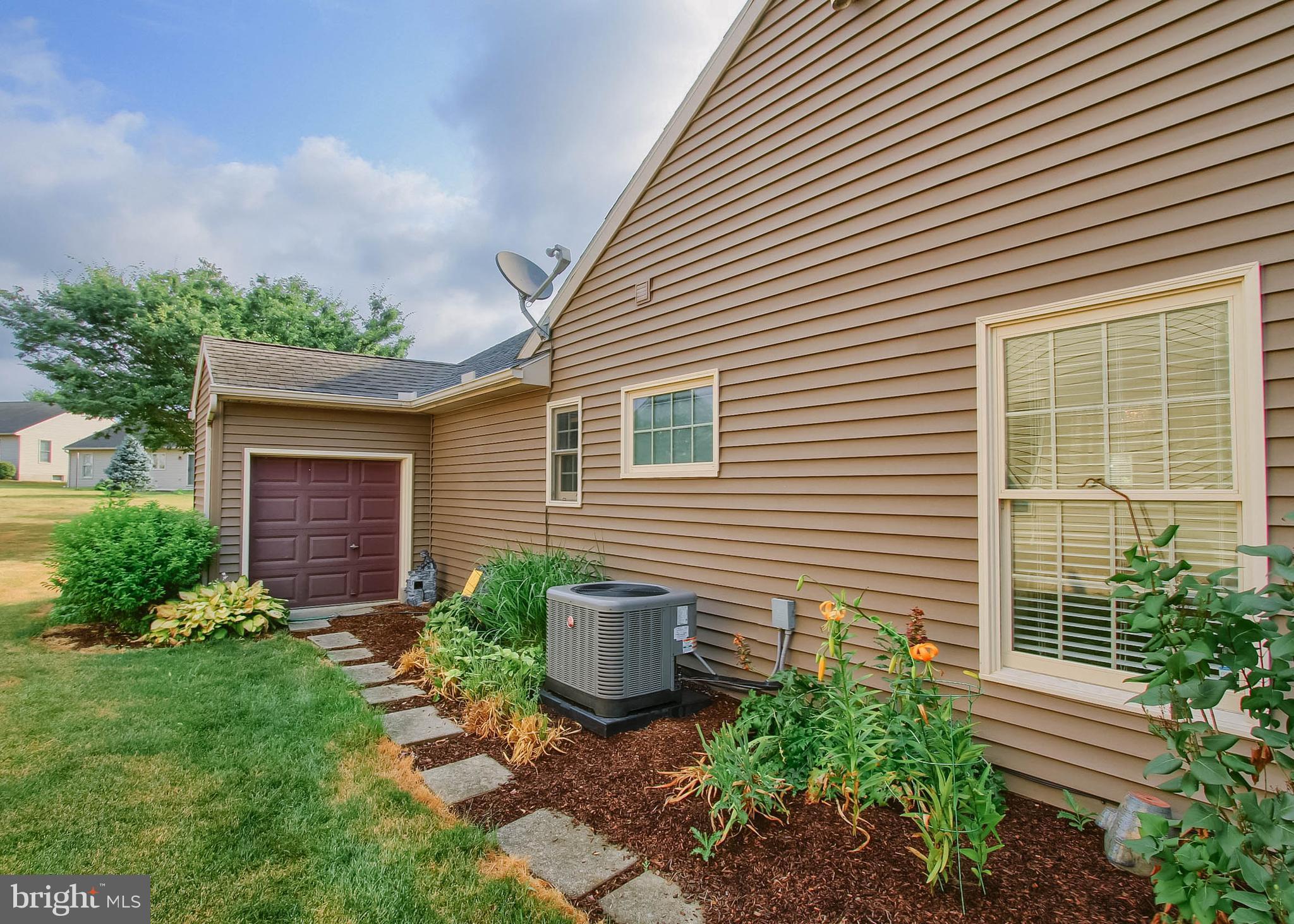 1017 CAMBRIDGE DRIVE