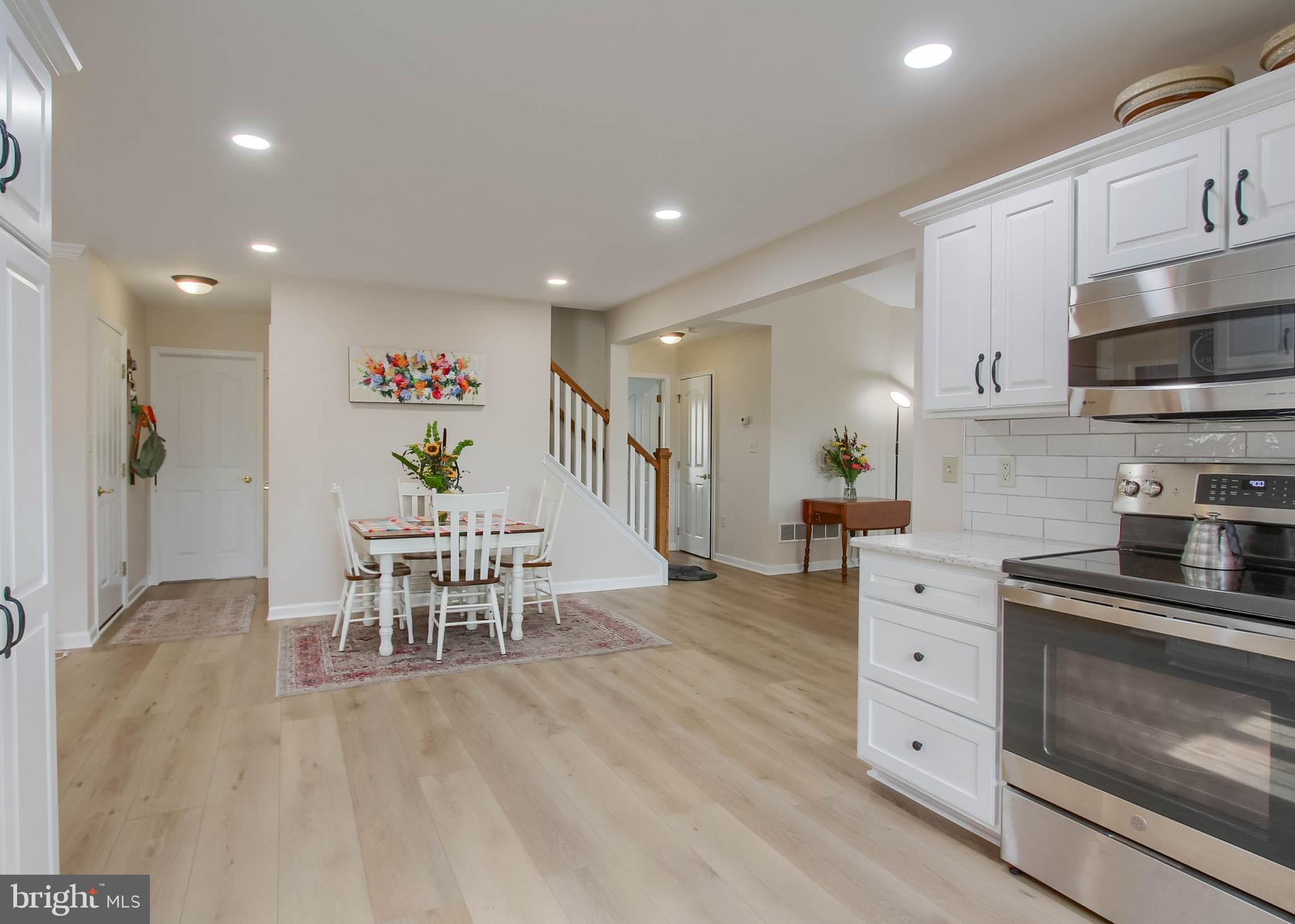 1017 CAMBRIDGE DRIVE