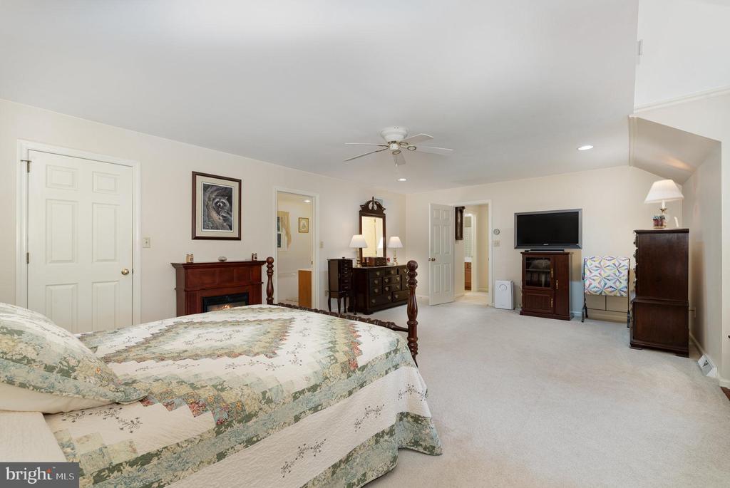 2075 RIDGE ROAD