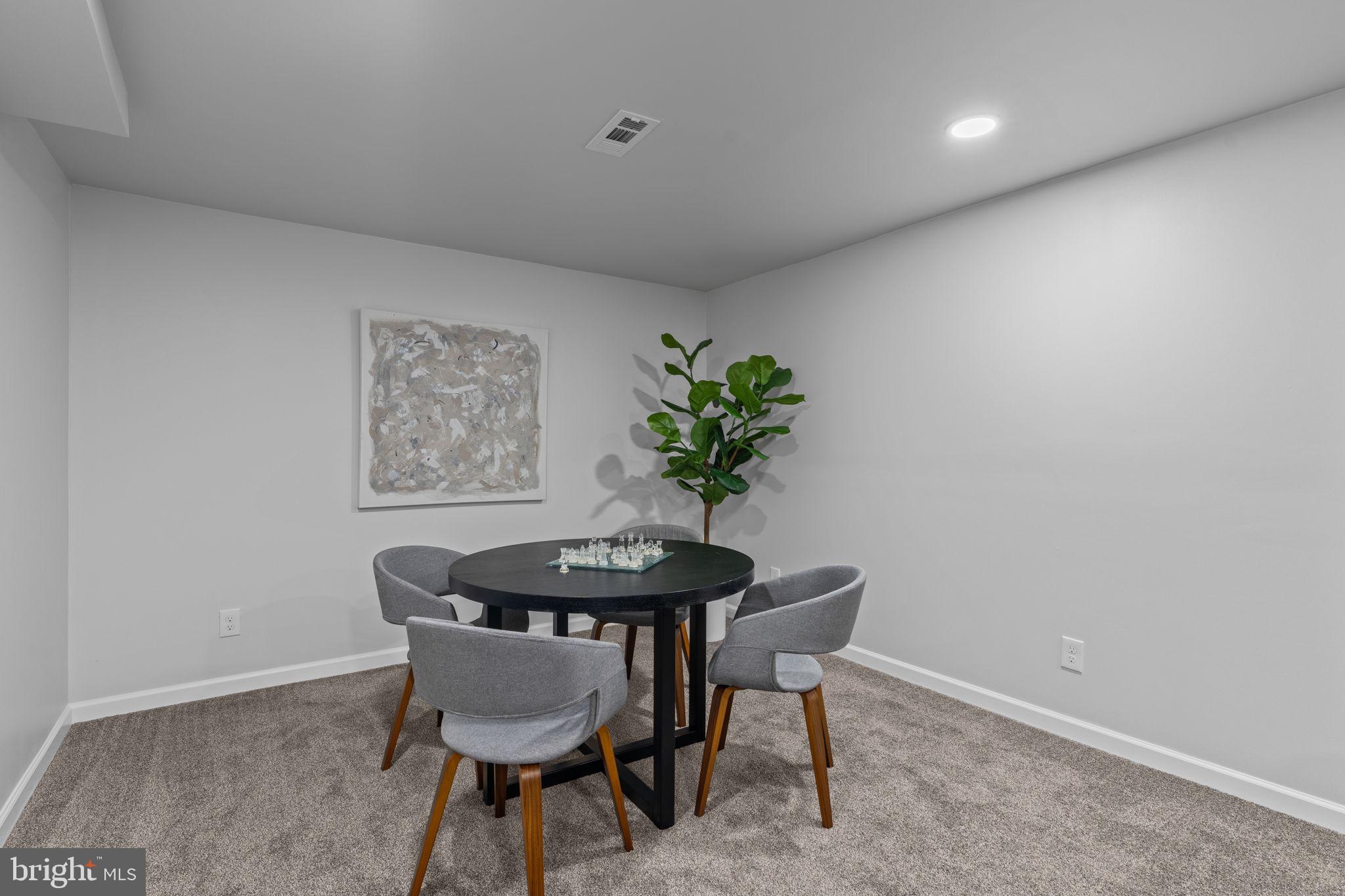 207 CAMPBELLTOWN ROAD