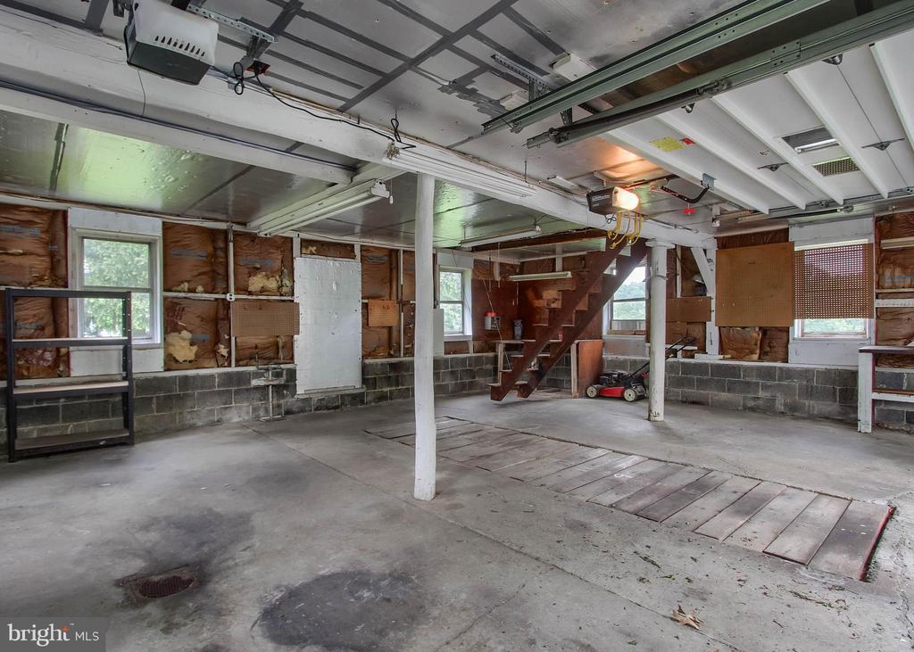 935 N FORGE ROAD