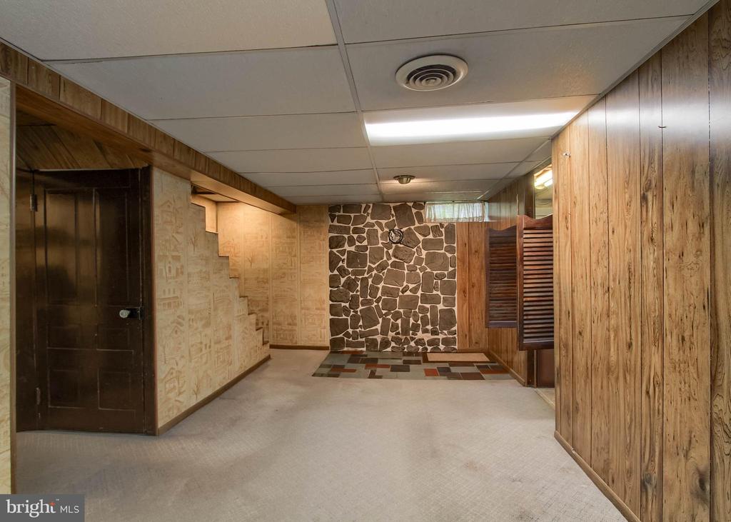935 N FORGE ROAD