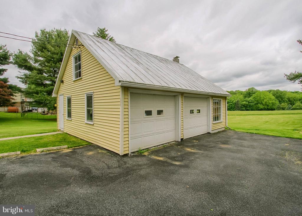 935 N FORGE ROAD