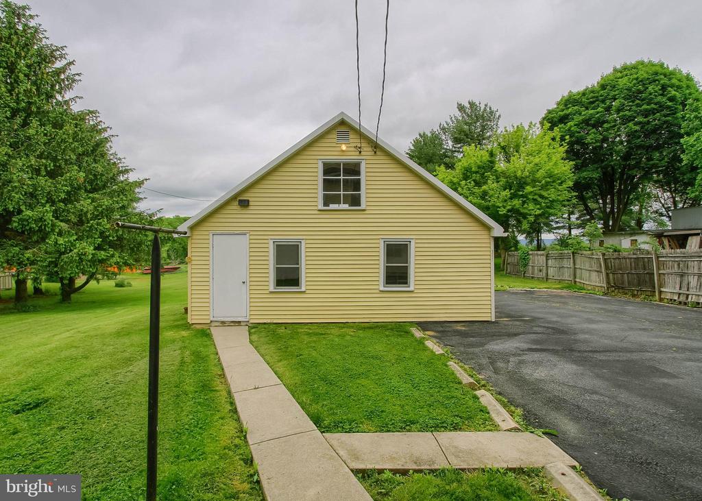 935 N FORGE ROAD