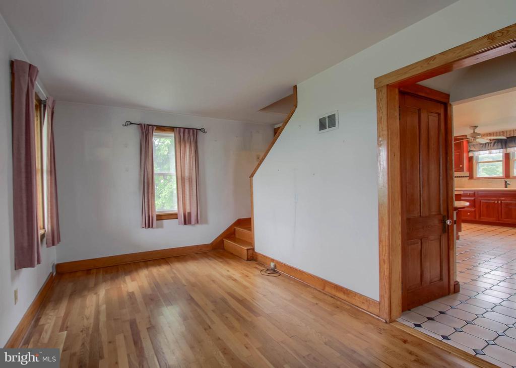 935 N FORGE ROAD