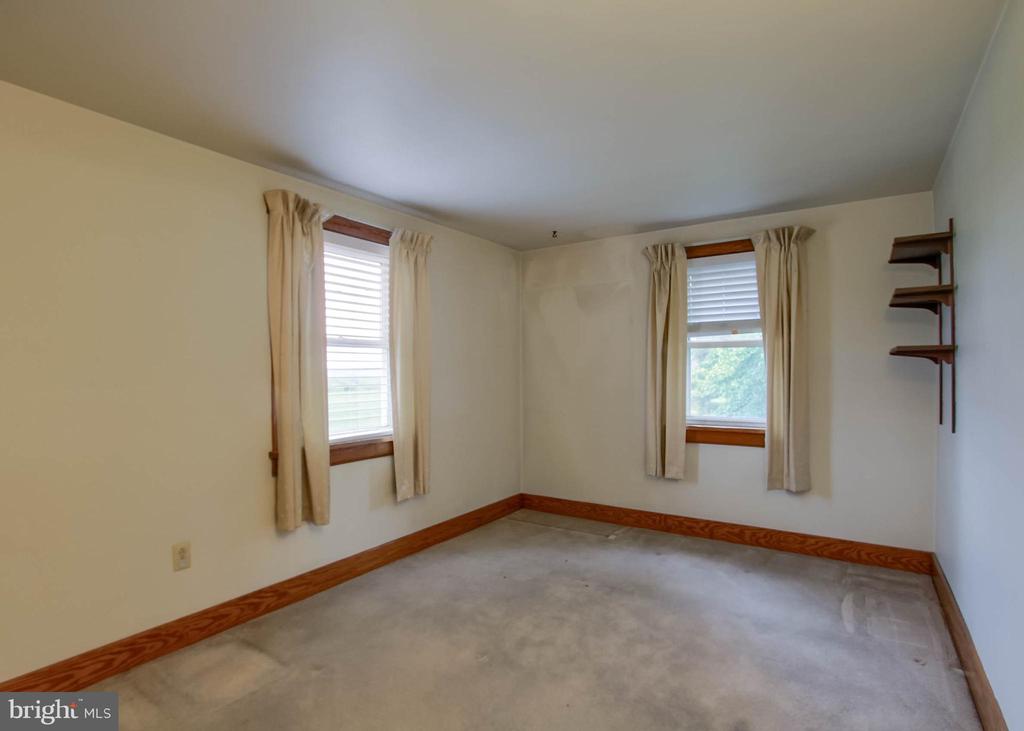 935 N FORGE ROAD