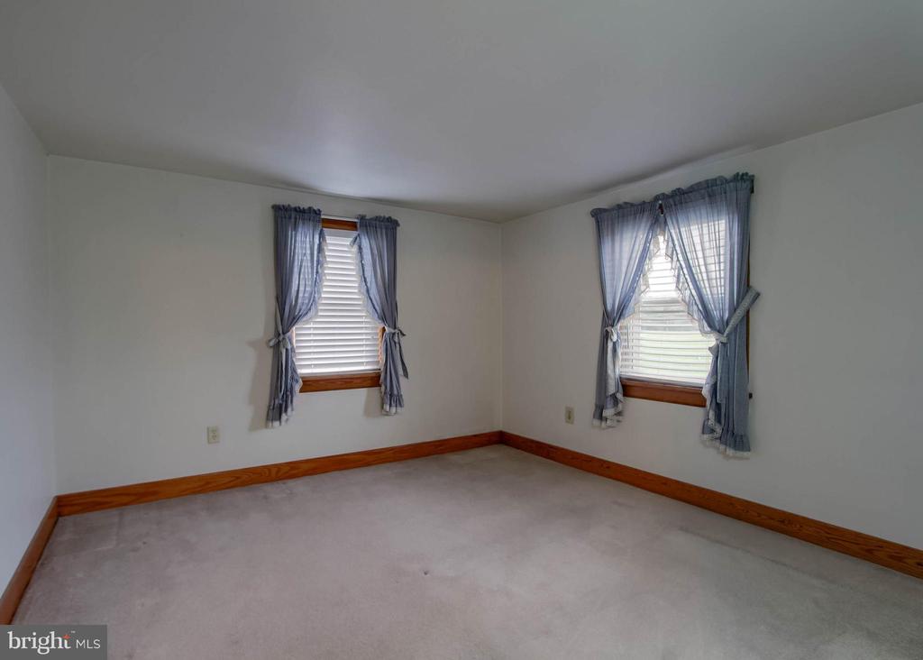 935 N FORGE ROAD
