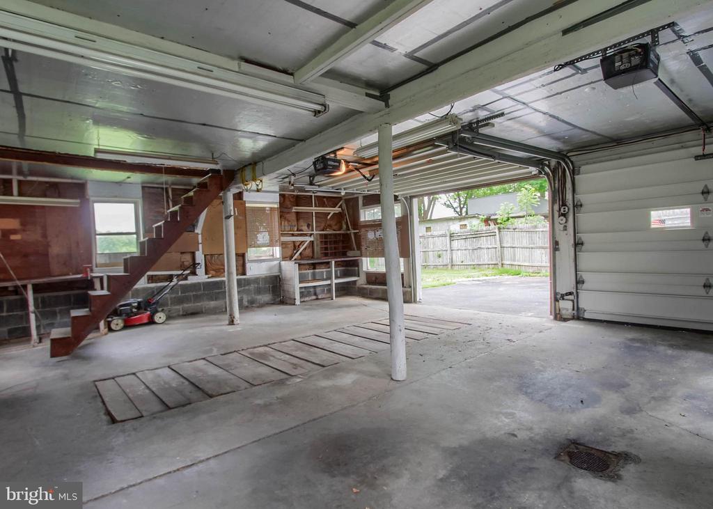 935 N FORGE ROAD