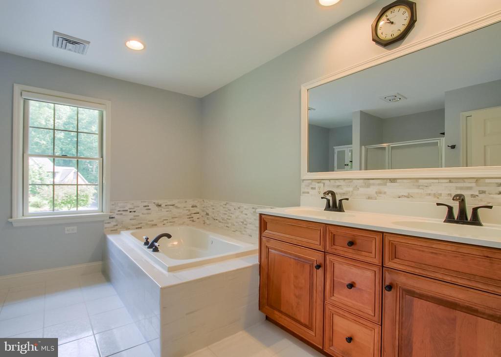 502 WOODLAND CIRCLE