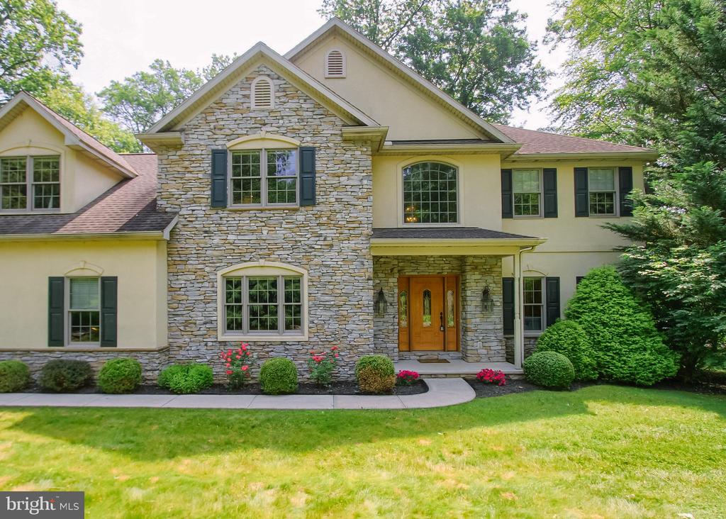 502 WOODLAND CIRCLE
