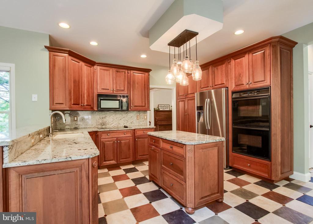 502 WOODLAND CIRCLE