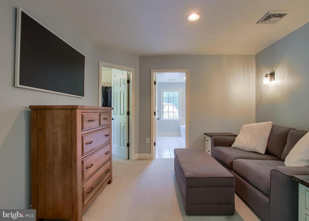 502 WOODLAND CIRCLE