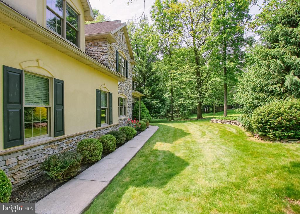 502 WOODLAND CIRCLE