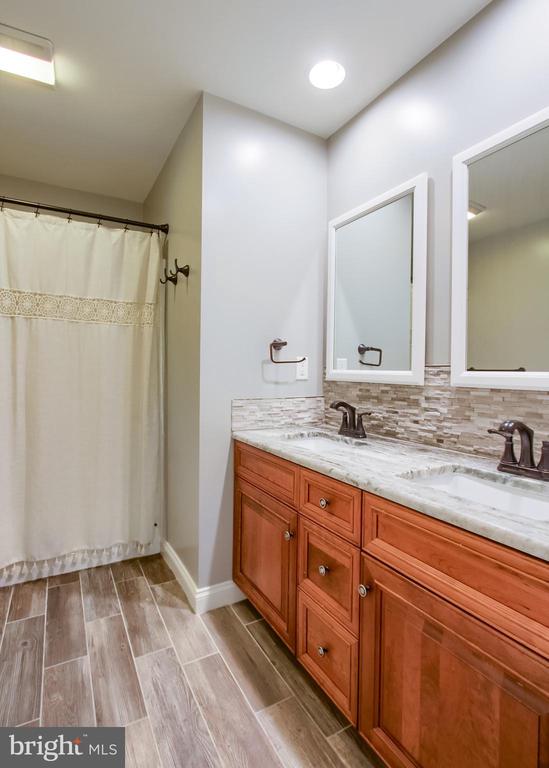 502 WOODLAND CIRCLE