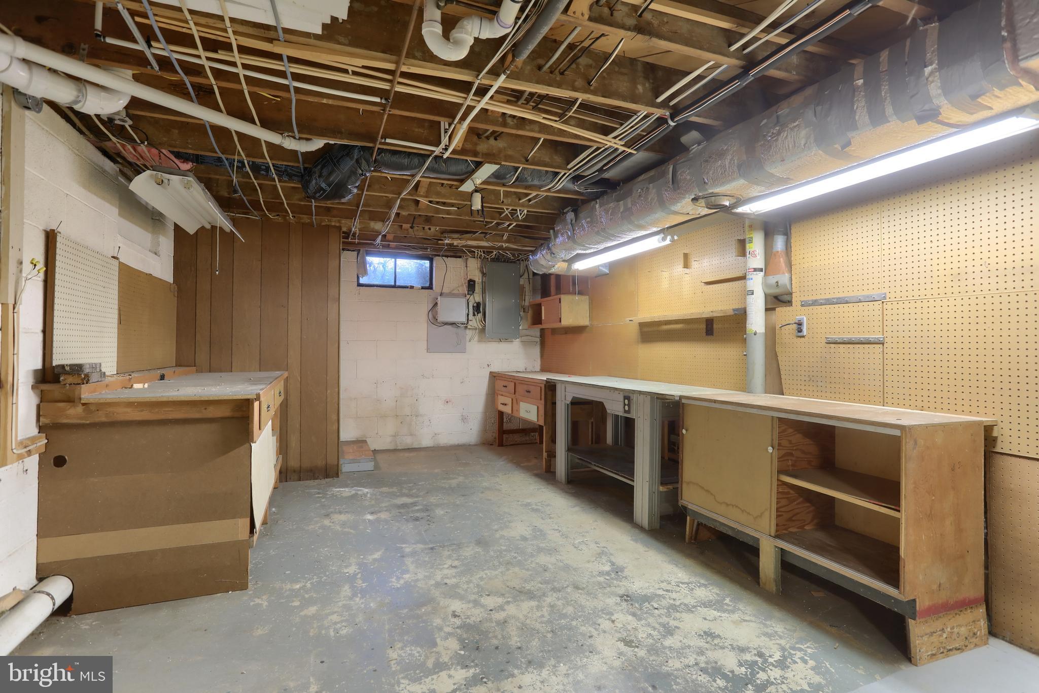 811 S HARRISON STREET