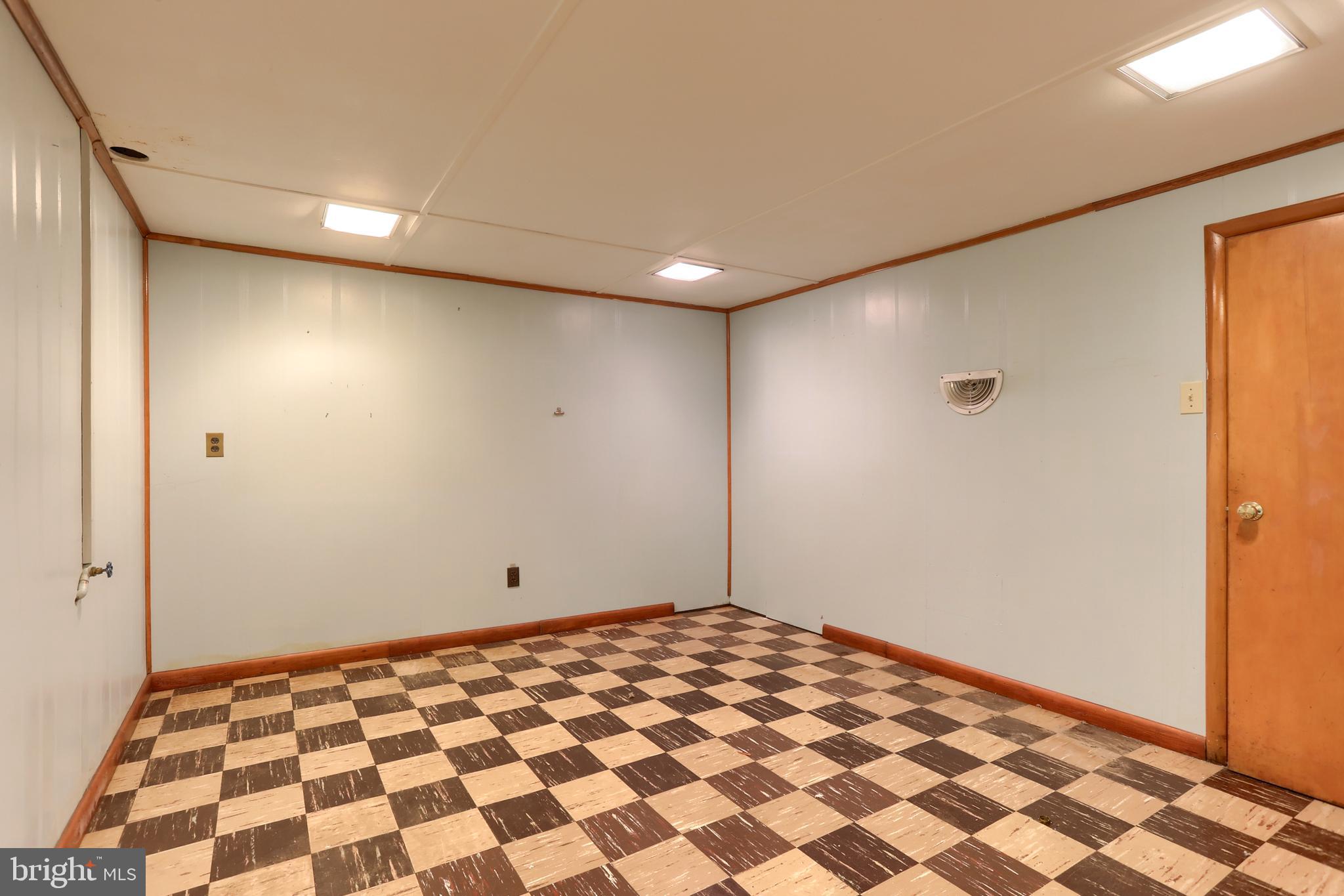 811 S HARRISON STREET