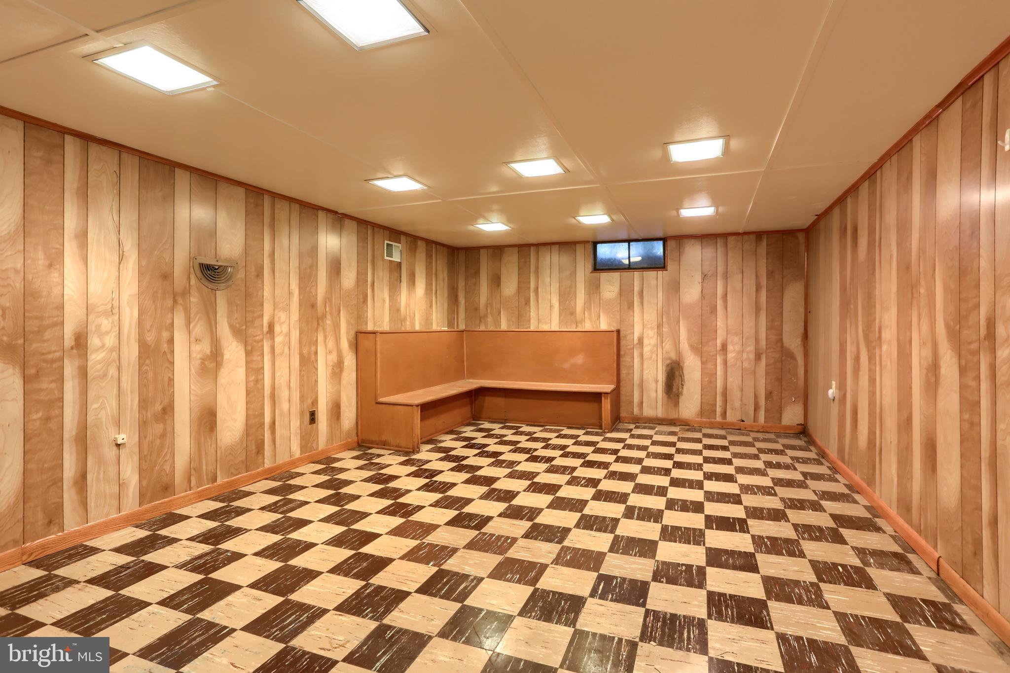 811 S HARRISON STREET