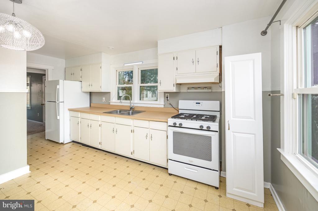 735 W MAIN STREET