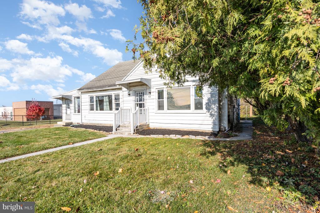 735 W MAIN STREET