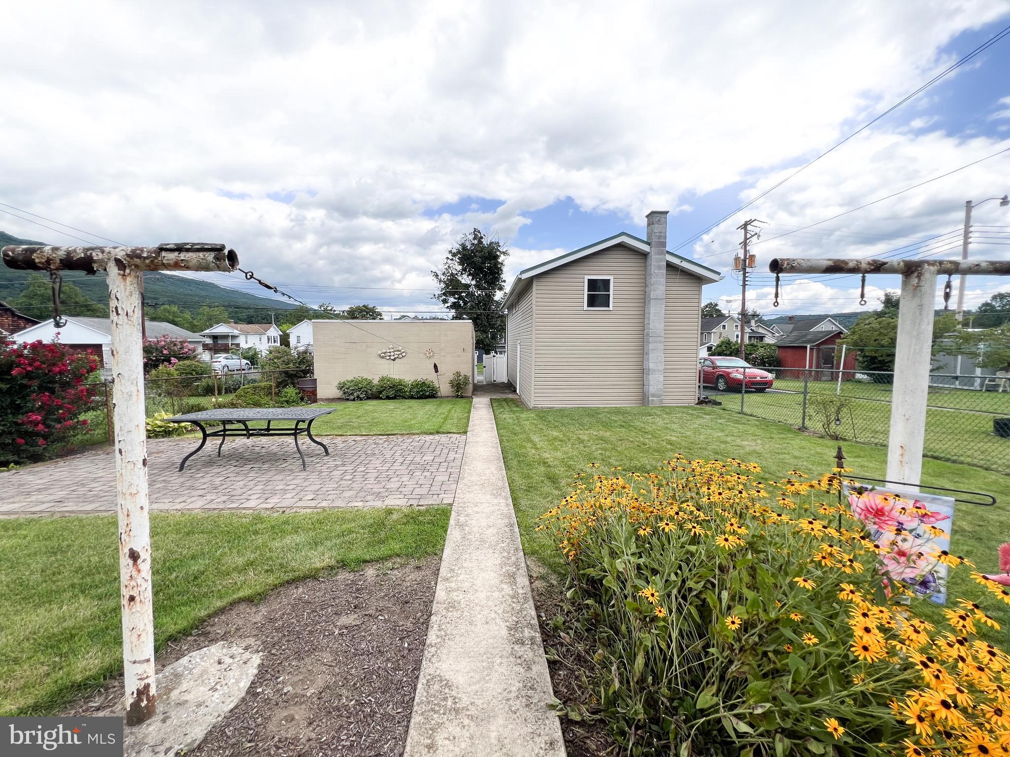 15 - 17 NORTH MANN AVENUE