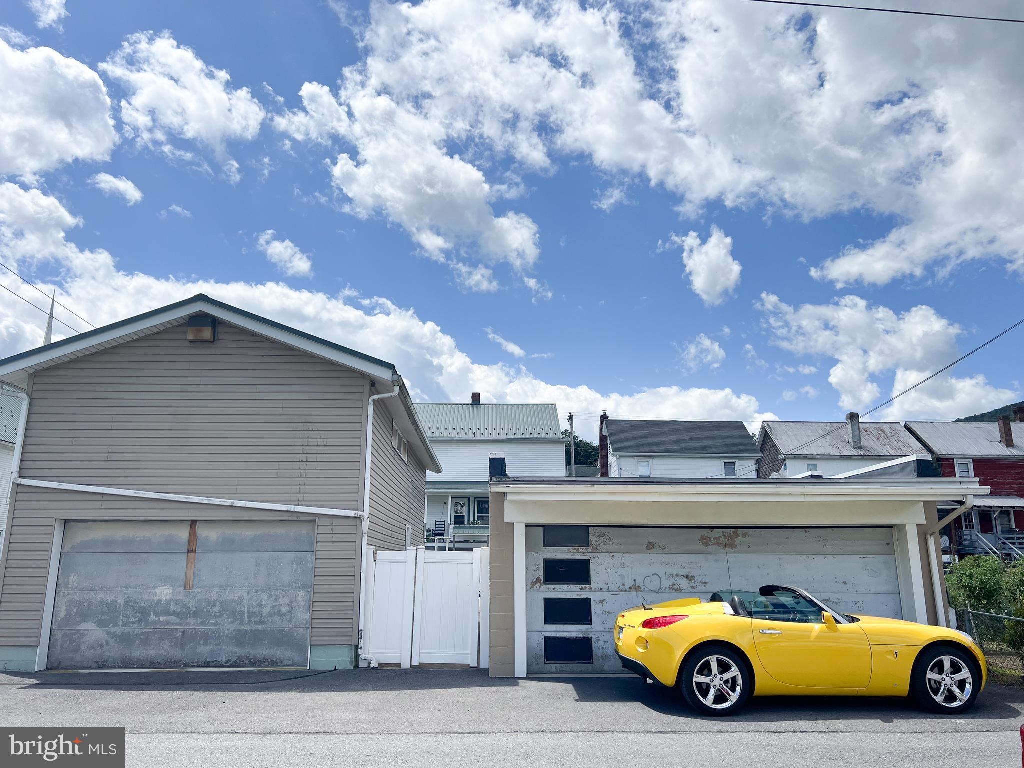 15 - 17 NORTH MANN AVENUE