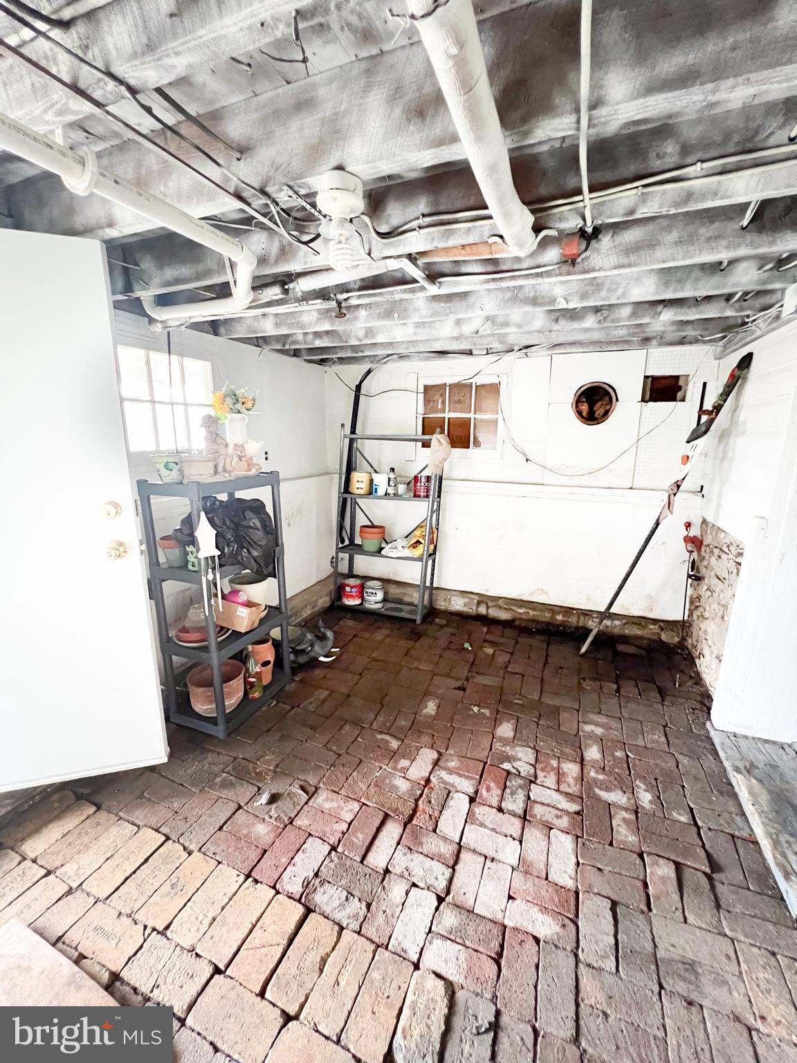 15 - 17 NORTH MANN AVENUE